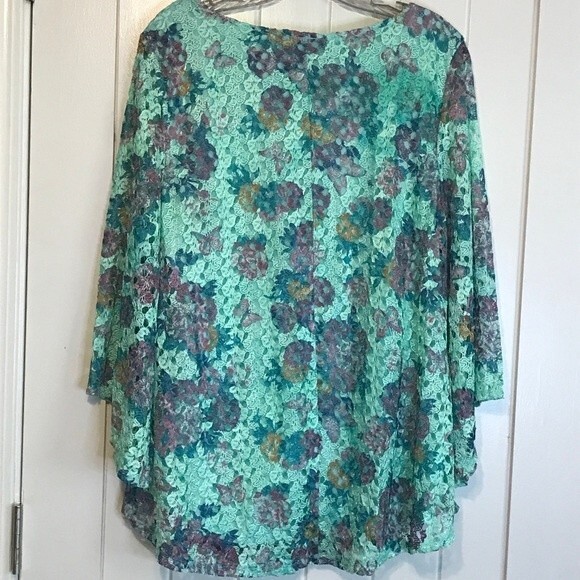 New Directions Blouse with Floral Lace Overlay - Picture 9 of 11